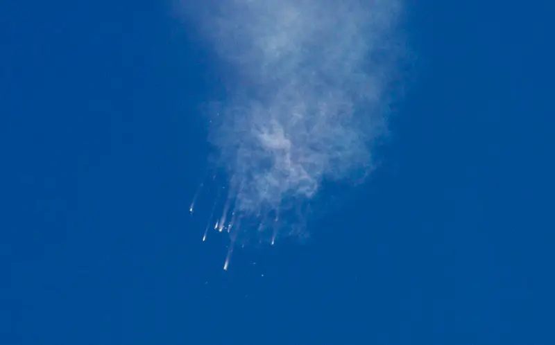 SpaceX CRS-7 disintegrating after second stage failure